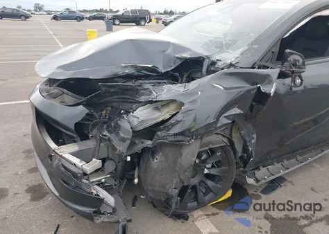 2024 Tesla Model Y Long Range Dual Motor All-Wheel Drive из США, поврежденный, VIN 7SAYGDEEXRF066860